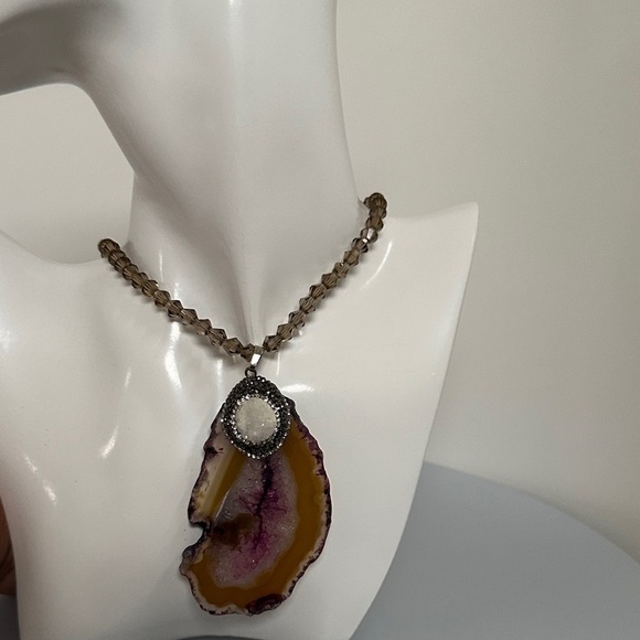 JADE stone Purple and Gold Pendant Necklace​​​​​​ - Picture 4 of 12